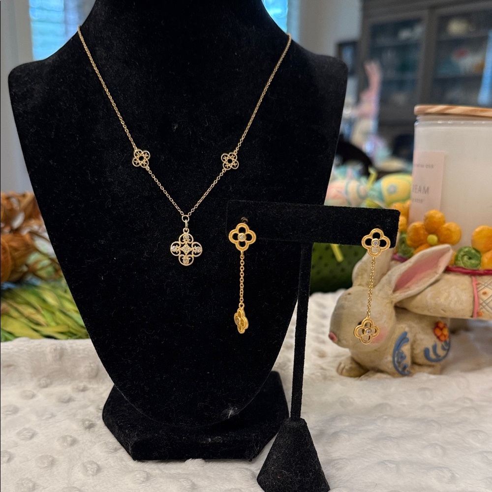 Gold Clover Pendant Necklace & Drop Earrings Set
